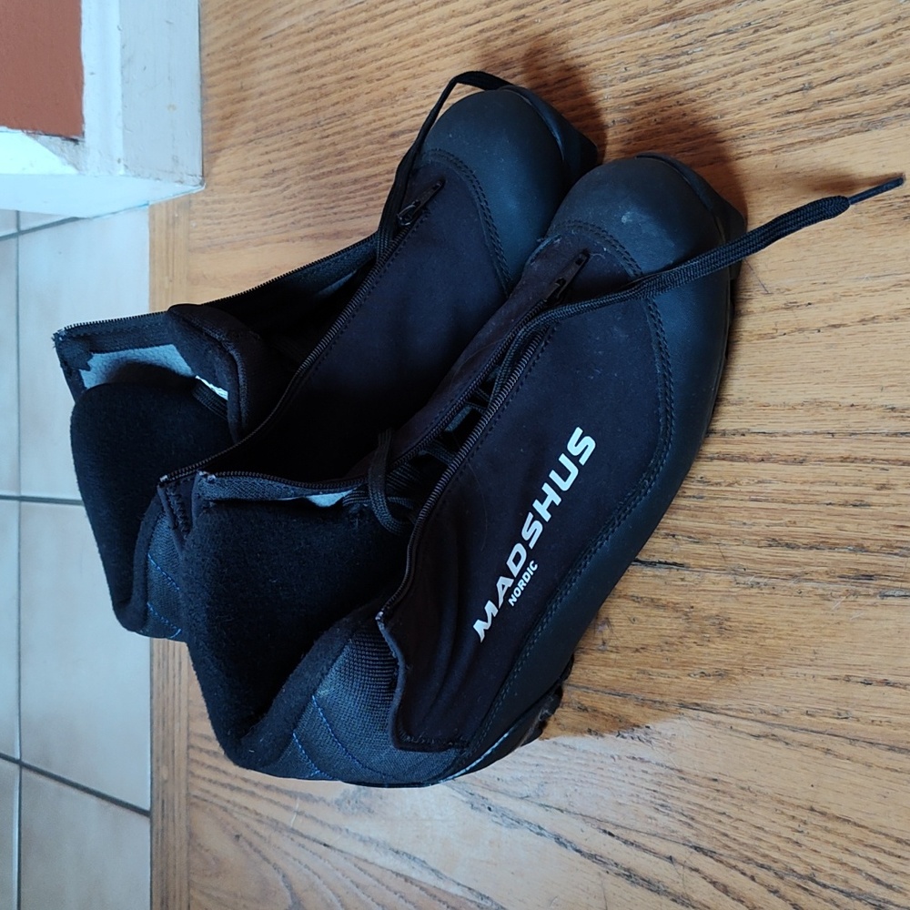 Men's Nordic ski boots